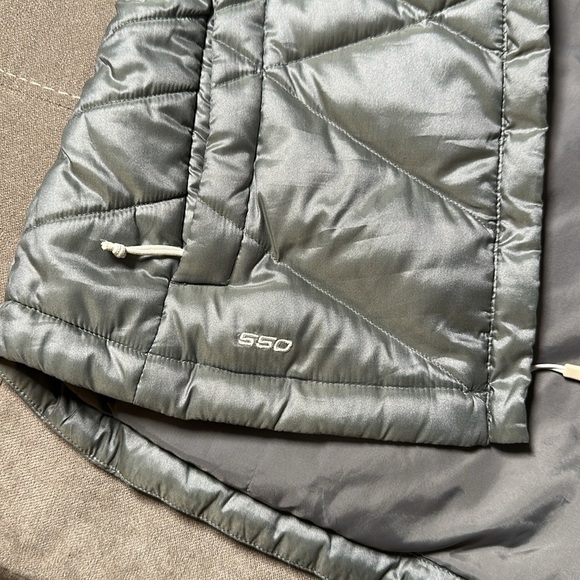 The North Face Silver Quilted Vest - Picture 3 of 8